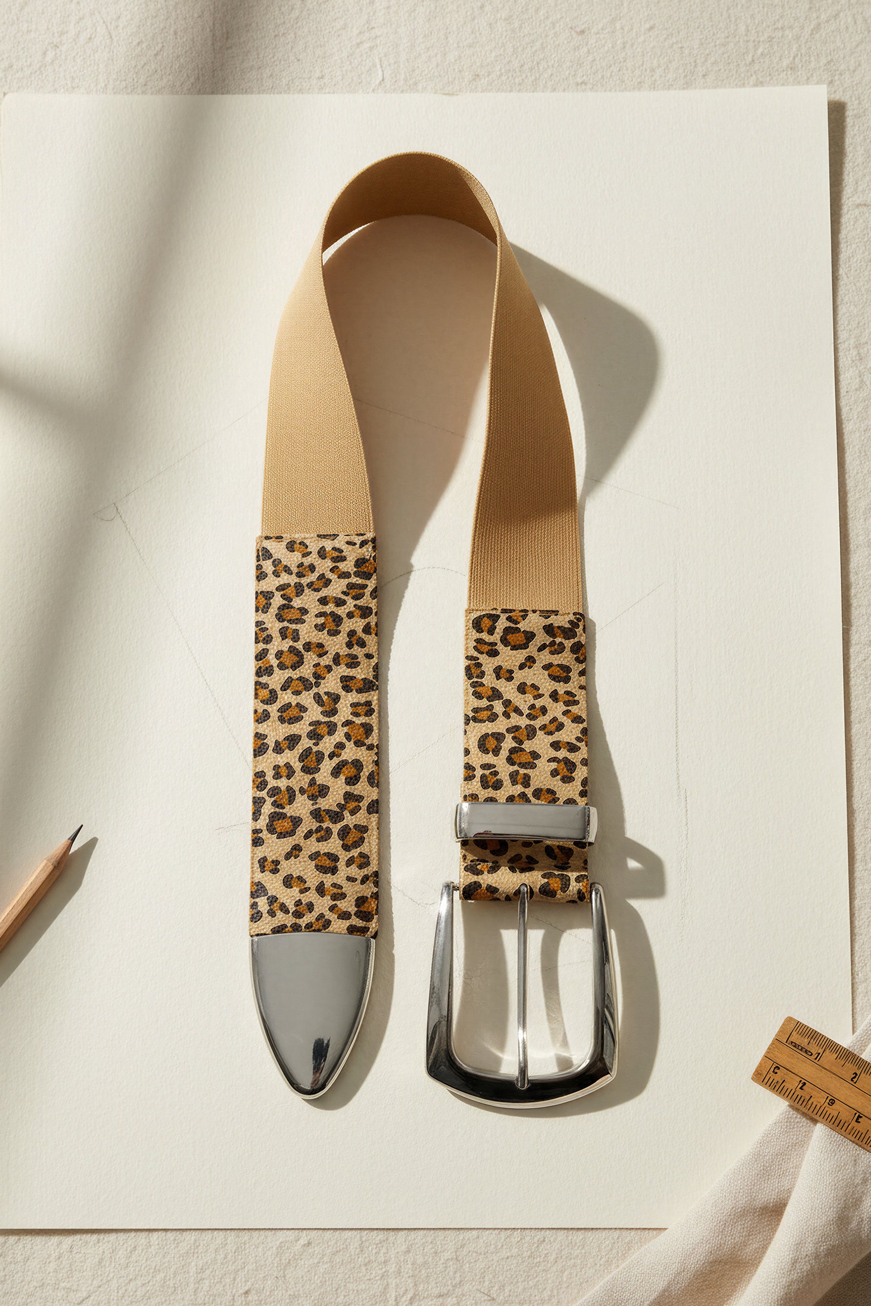 Breiter Stretchgürtel mit Leo Muster