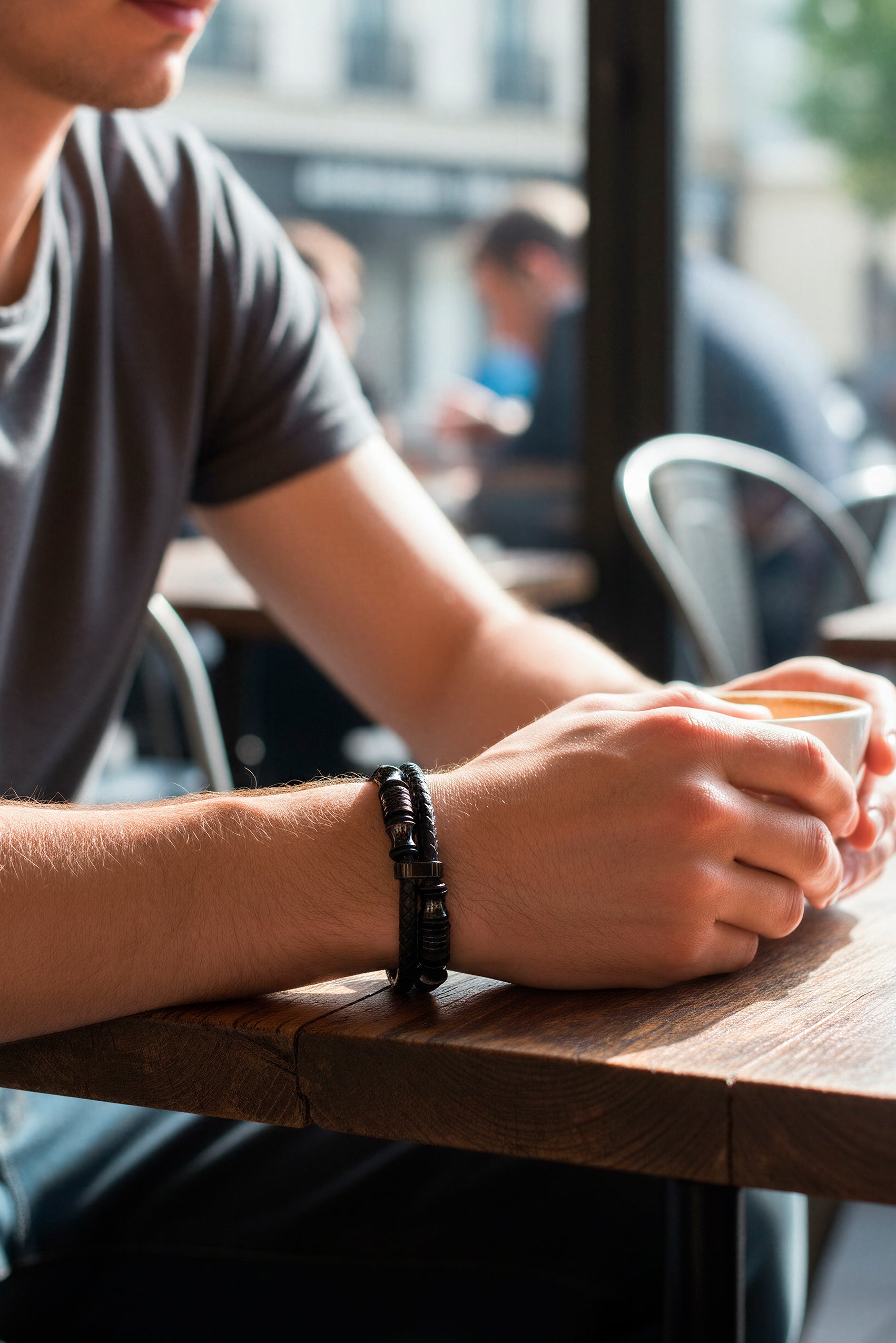 Armband aus Kunstleder mit Edelstahlverschluss, schwarz