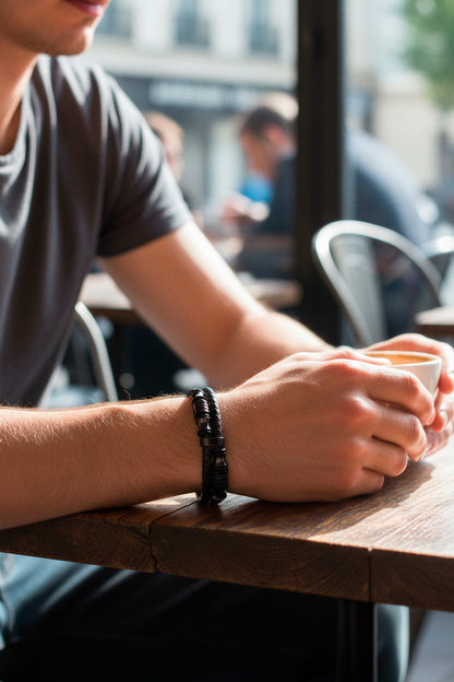 Armband aus Kunstleder mit Edelstahlverschluss, schwarz