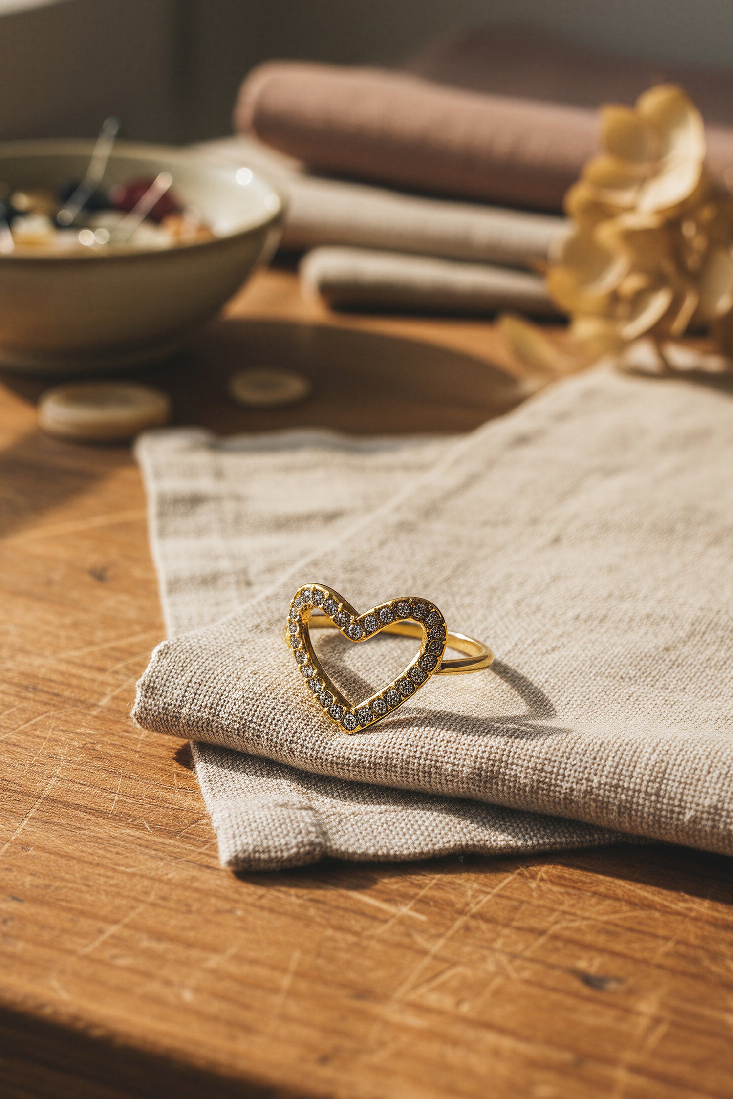 Herz-Ring aus Edelstahl mit Strasssteinchen