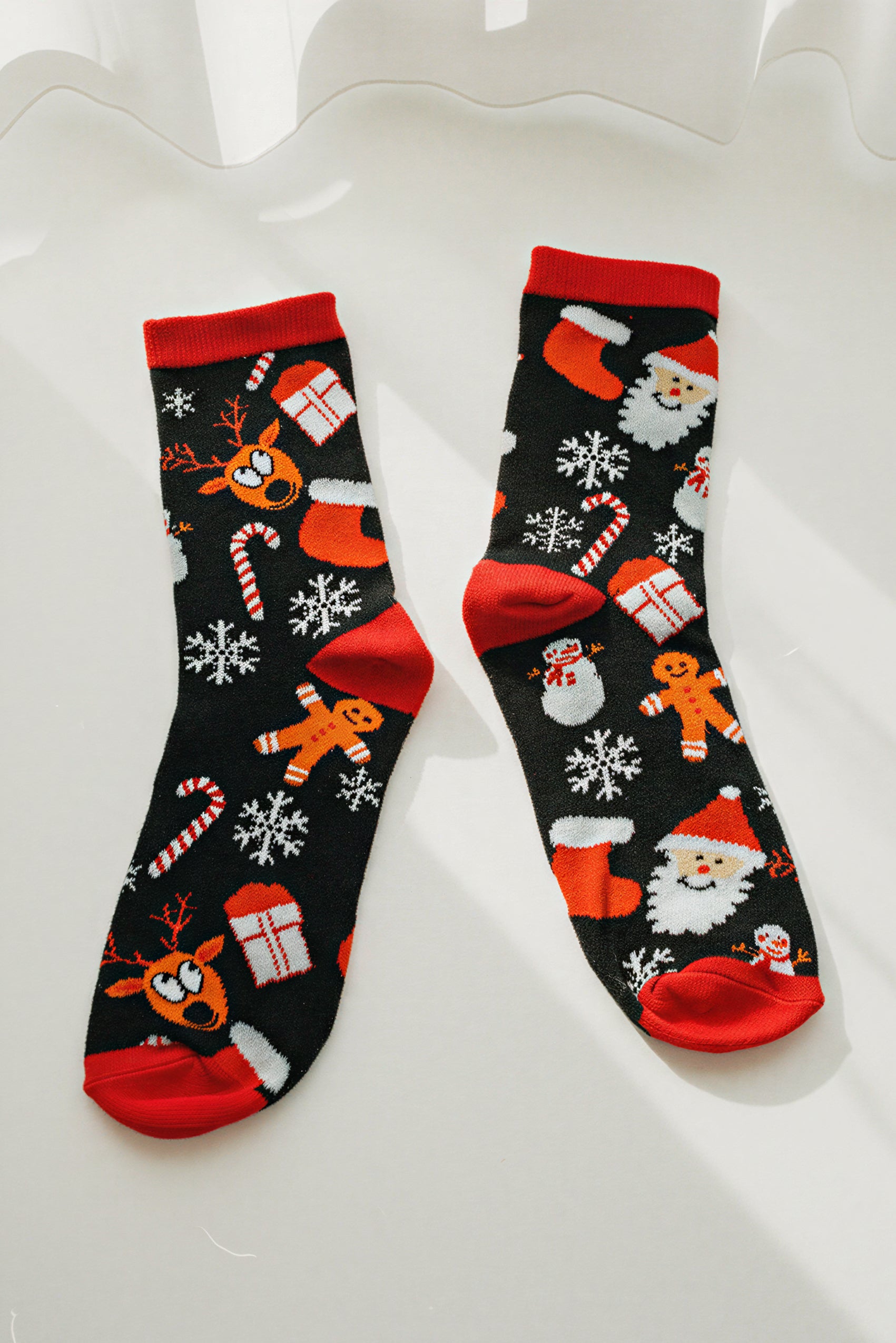 Socken mit Weihnachts-Motiven