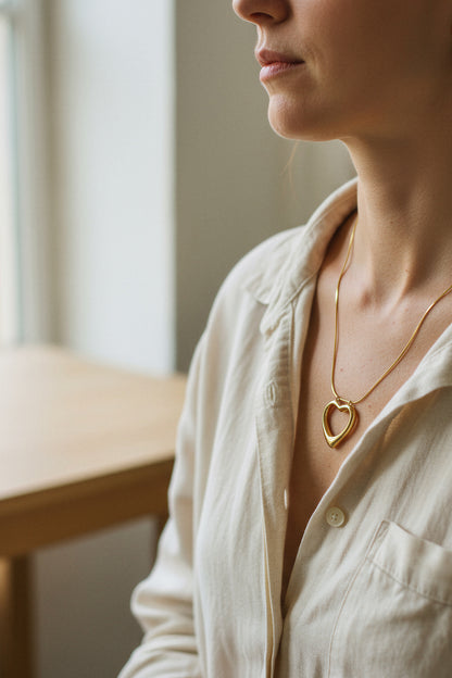 Goldkette mit offenem Herzanhänger