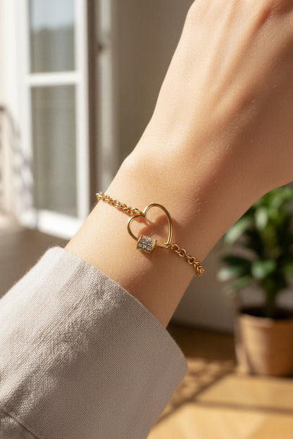 Goldenes Herz-Armkettchen mit Schloss und Zirkonia