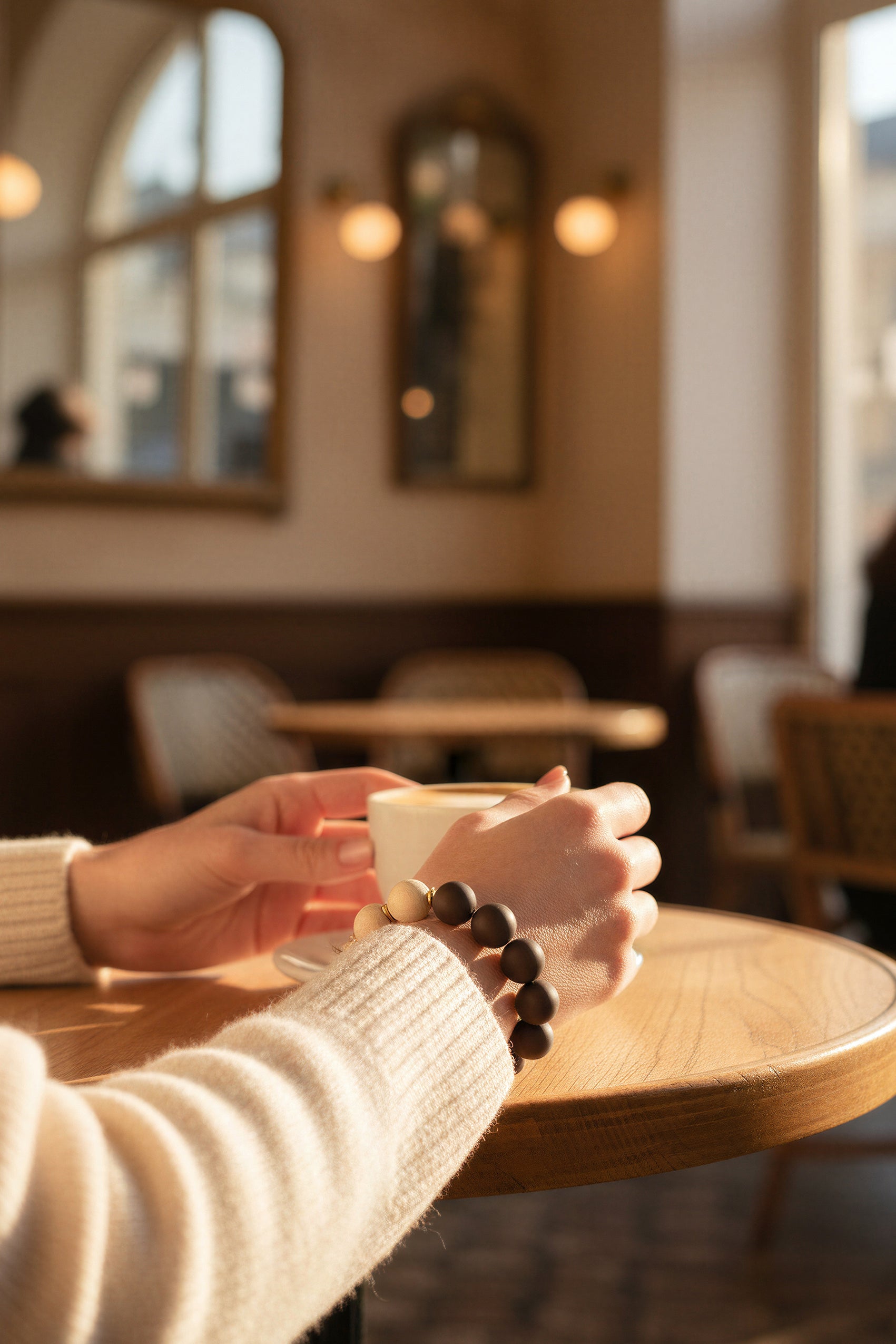 Perlenarmband aus Holzperlen