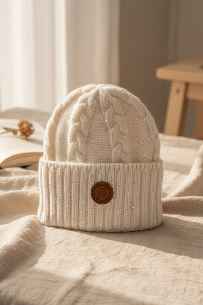 Gestrickte Mütze mit dezentem Glitzer und breitem Umschlag, creme