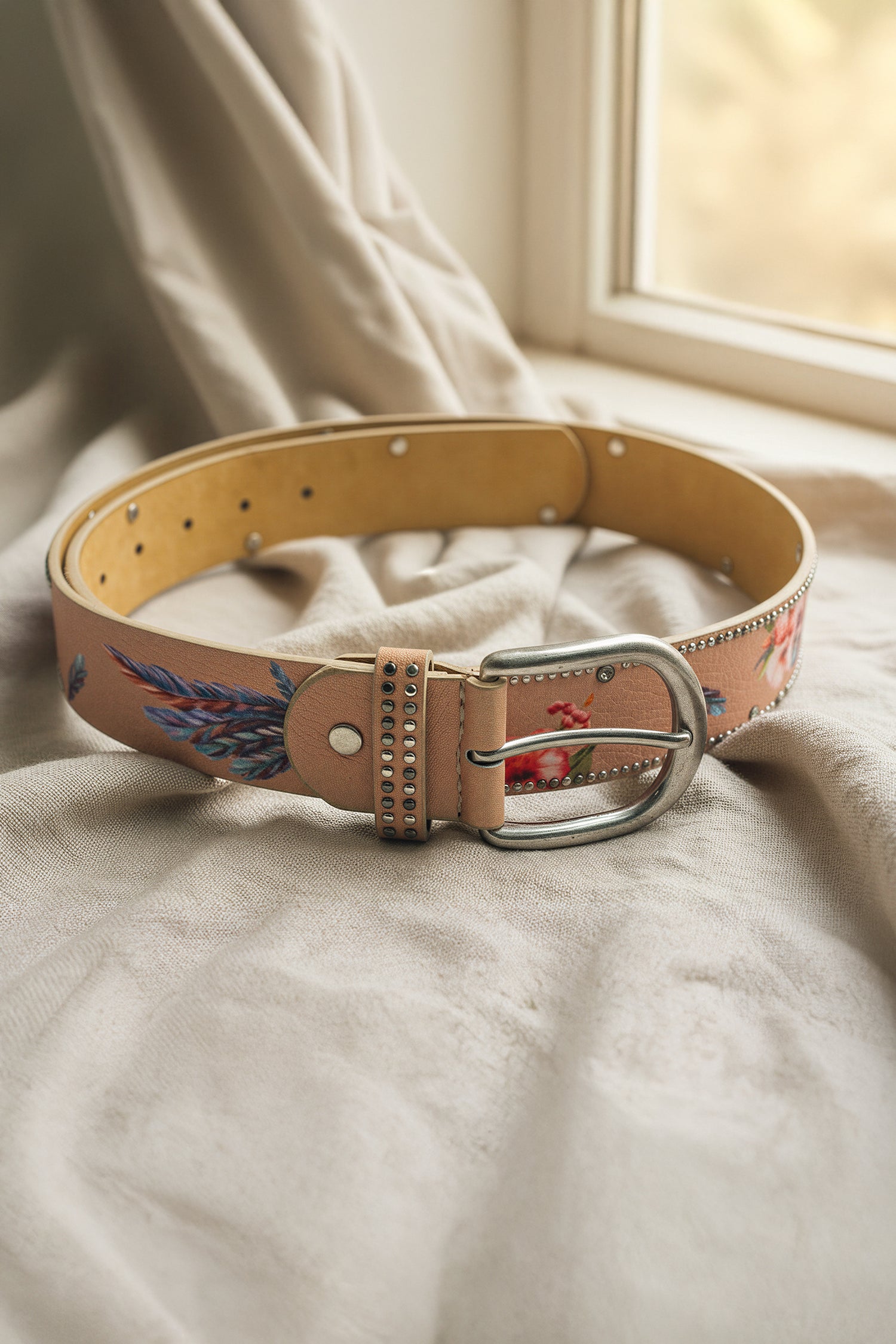 Ledergürtel mit floralem Muster