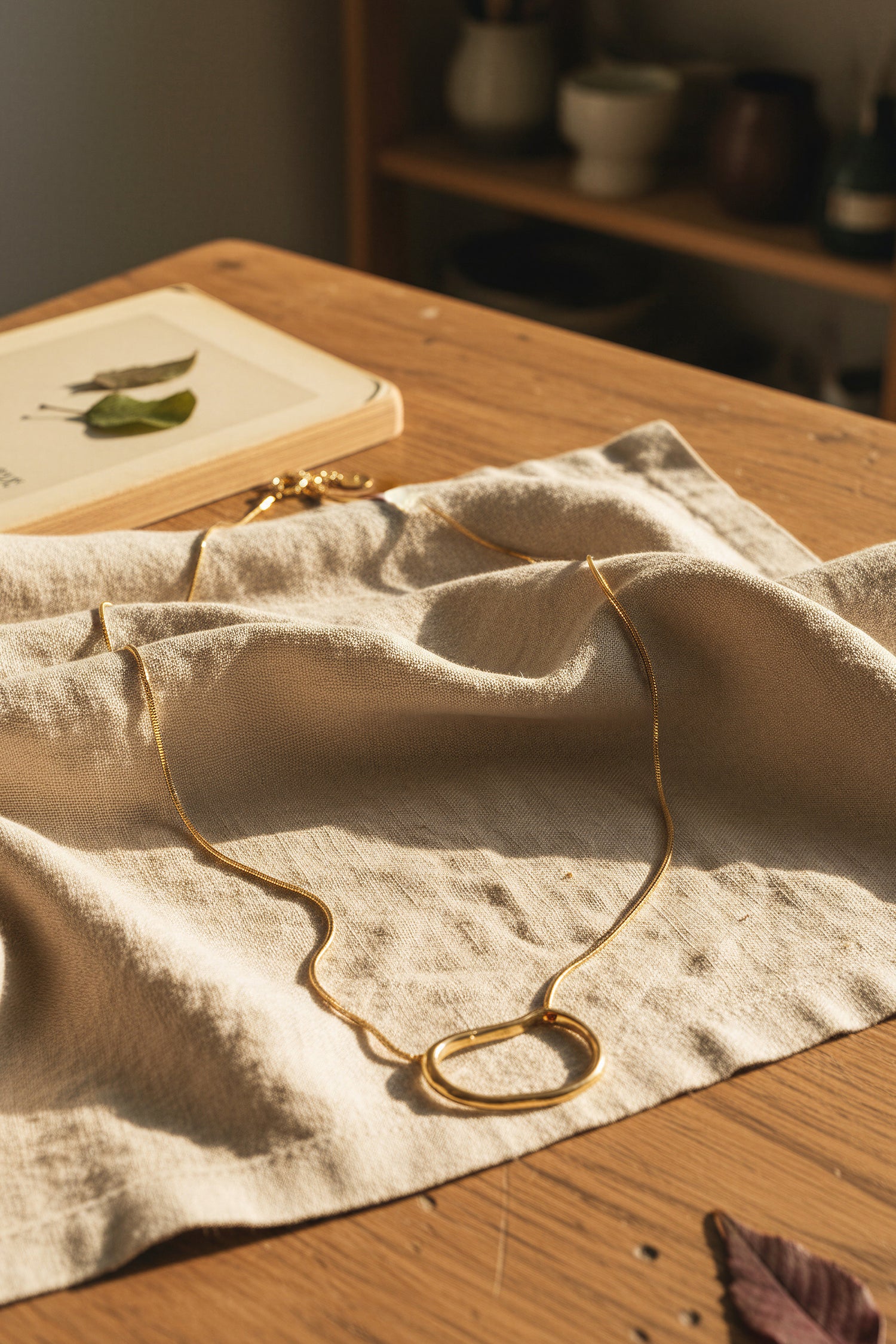 Goldkette mit modernem Anhänger