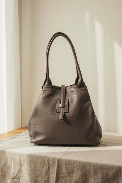 Shopper aus genarbtem Echt-Leder in Dunkelbraun