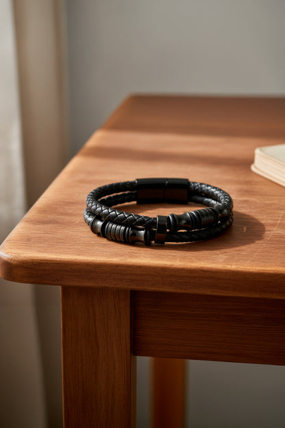 Armband aus Kunstleder mit Edelstahlverschluss, schwarz