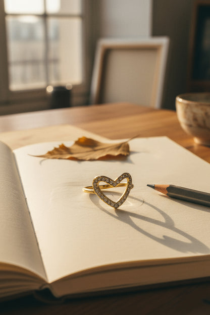 Herz-Ring aus Edelstahl mit Strasssteinchen