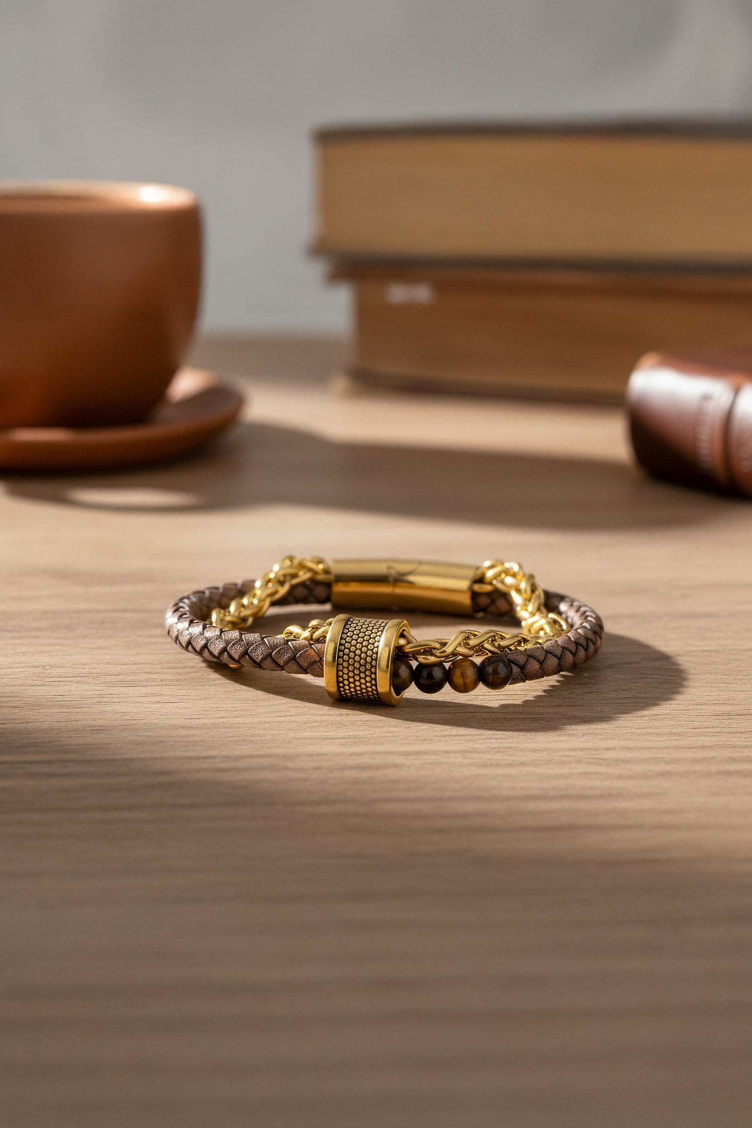Herrenarmband Goldoptik mit Tigerauge-Perlen, Kette und geflochtenem Band