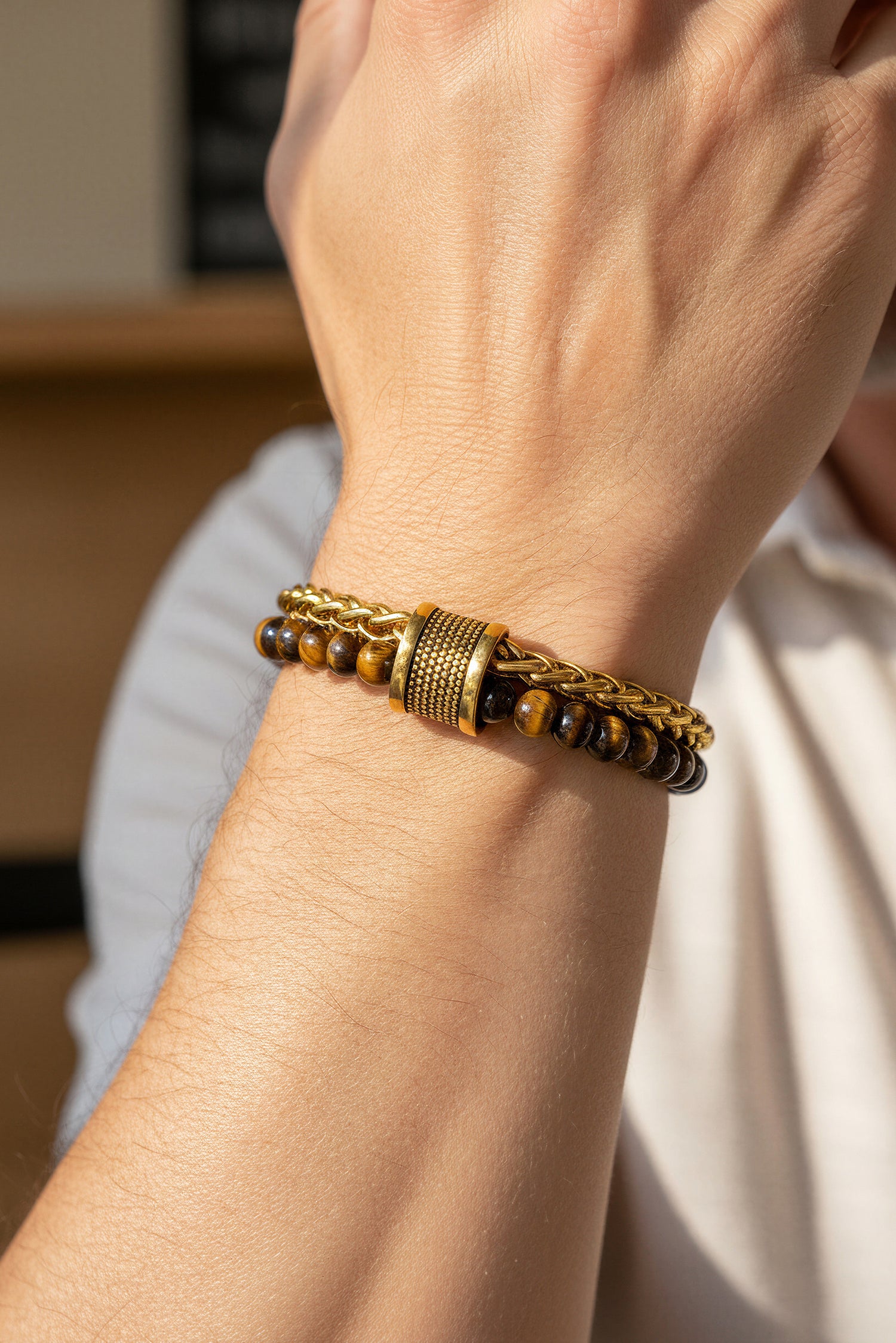 Herrenarmband Goldoptik mit Tigerauge-Perlen, Kette und geflochtenem Band