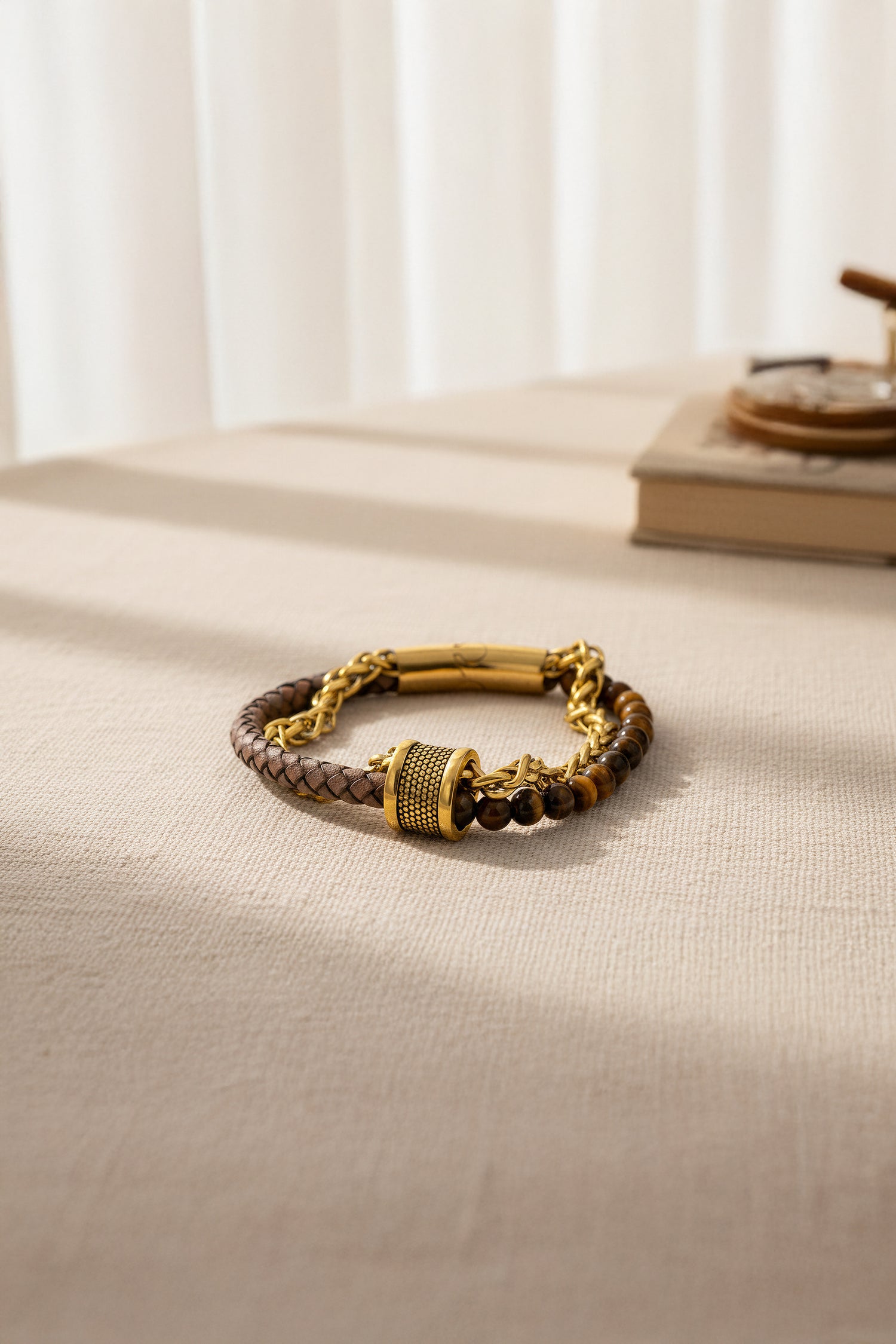 Herrenarmband Goldoptik mit Tigerauge-Perlen, Kette und geflochtenem Band